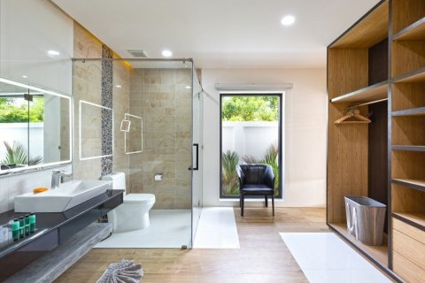 Villa in Phuket, Thailand 4 bedrooms № 139072 - photo 20