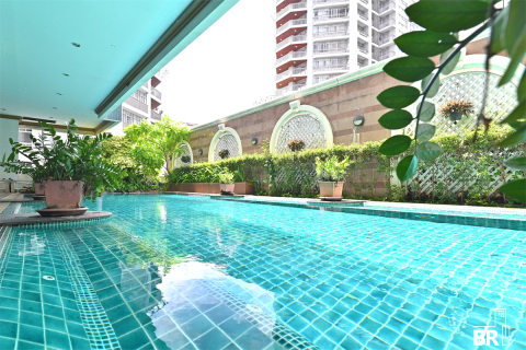Condo in Bangkok, Thailand, 3 bedrooms № 194575 - photo 9