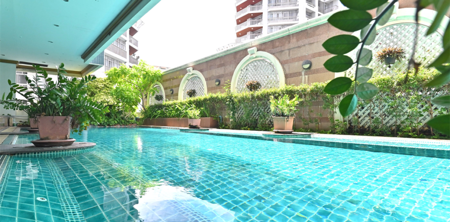 Condo in Bangkok, Thailand, 3 bedrooms  № 194575