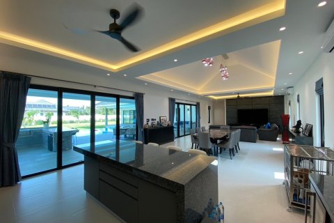 Villa in Pran Buri, Thailand 4 Schlafzimmer № 221836 - Foto 11