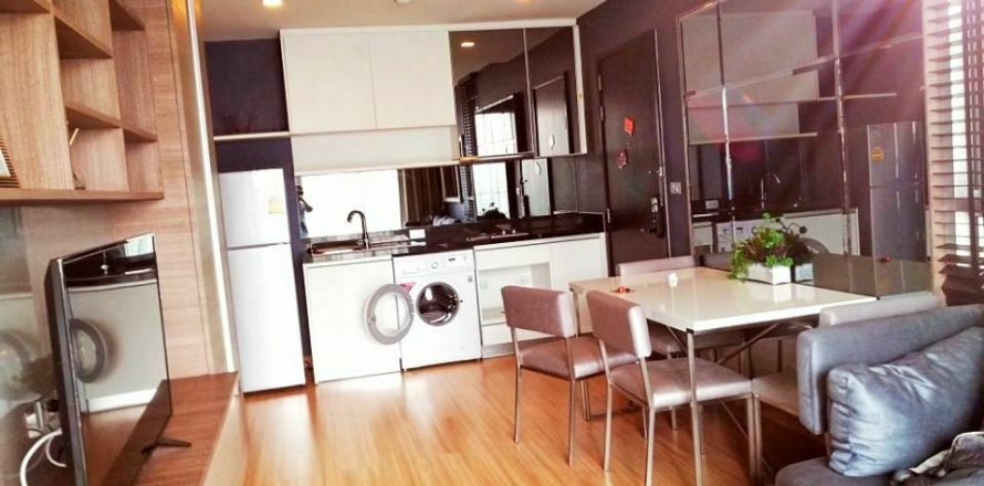 Studio in the Condo in Watthana, Bangkok, Thailand  № 137955