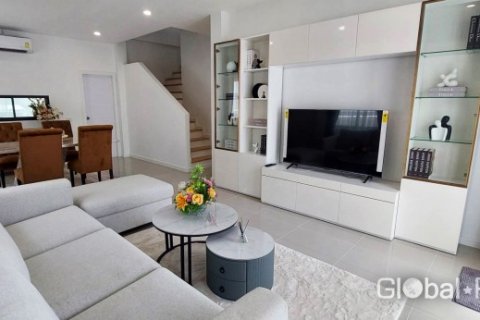 Maison à Pattaya, Thaïlande 4 chambres № 54036 - photo 3