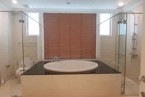 Apartment in Bangkok, Thailand 4 bedrooms № 118636 - photo 14