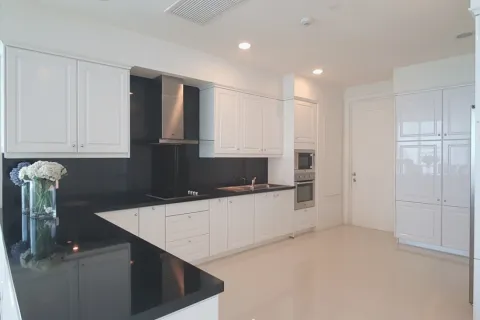 Apartment in Bangkok, Thailand 4 bedrooms № 118636 - photo 17