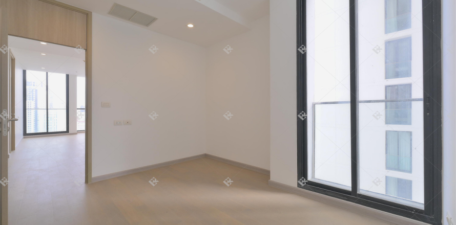 Condo in Bangkok, Thailand, 2 bedrooms  № 209256