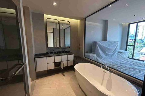 Condo in Bangkok, Thailand, 3 bedrooms № 184059 - photo 20