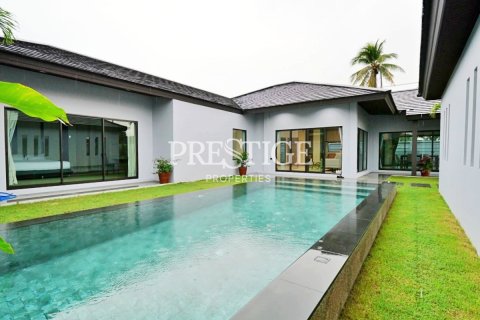 House in Pattaya, Thailand 3 bedrooms № 198475