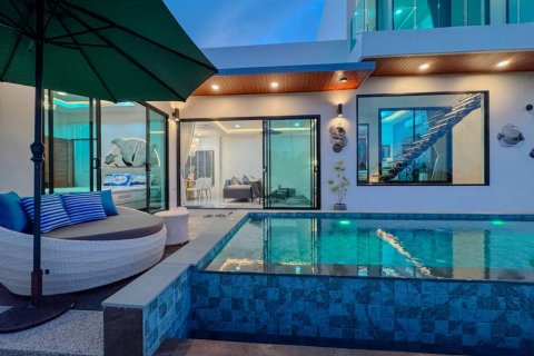 Villa in Surat Thani, Thailand 4 bedrooms № 119599 - photo 1