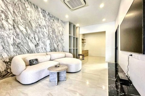 Townhouse in Bangkok, Thailand 3 bedrooms № 119597 - photo 4