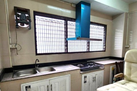 Propriété commerciale à Sathon, Bangkok, Thaïlande № 135467 - photo 11