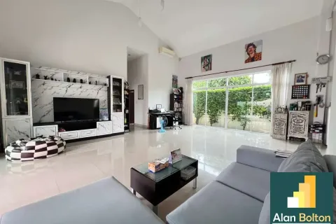 Casa de 3 dormitorios en Pattaya, Tailandia № 210976 - foto 5