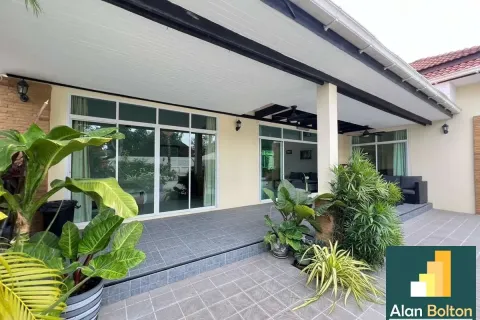 Casa de 3 dormitorios en Pattaya, Tailandia № 210976 - foto 12