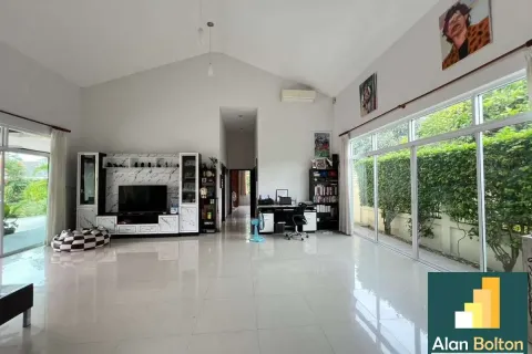 Casa de 3 dormitorios en Pattaya, Tailandia № 210976 - foto 9