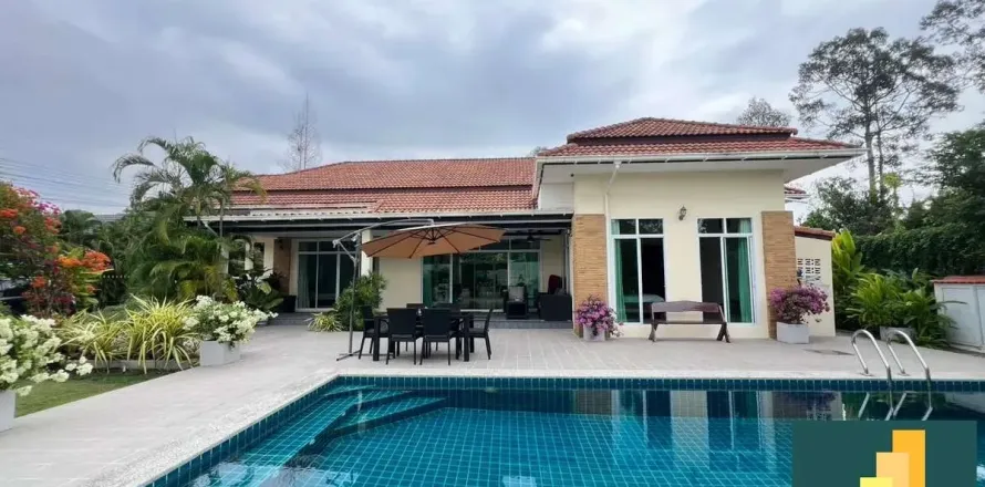 Casa de 3 dormitorios en Pattaya, Tailandia № 210976