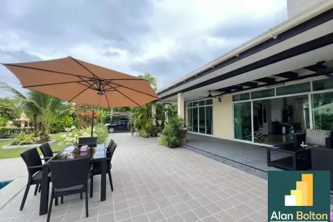 Casa de 3 dormitorios en Pattaya, Tailandia № 210976 - foto 7
