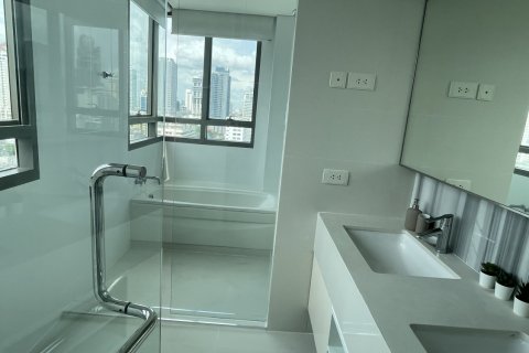 Condo in Watthana, Bangkok, Thailand, 2 bedrooms № 160488 - photo 17
