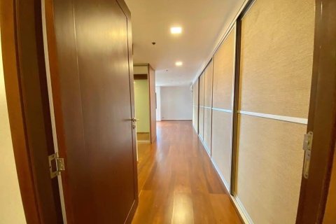 Condo in Watthana, Bangkok, Thailand, 3 bedrooms  № 160489 - photo 21