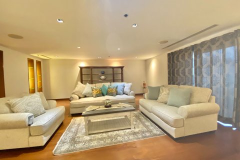 Condo in Watthana, Bangkok, Thailand, 3 bedrooms  № 160489 - photo 2