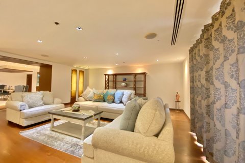 Condo in Watthana, Bangkok, Thailand, 3 bedrooms  № 160489 - photo 3