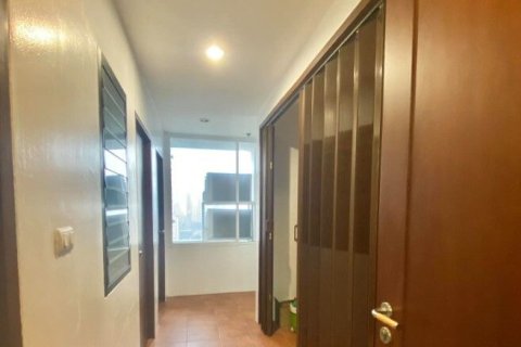 Condo in Watthana, Bangkok, Thailand, 3 bedrooms  № 160489 - photo 16