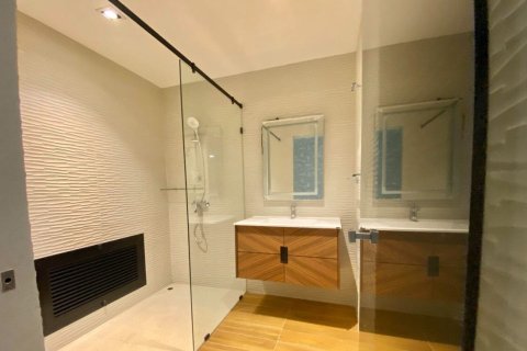 Condo in Watthana, Bangkok, Thailand, 3 bedrooms  № 160489 - photo 14