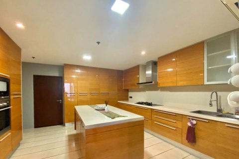 Condo in Watthana, Bangkok, Thailand, 3 bedrooms  № 160489 - photo 18