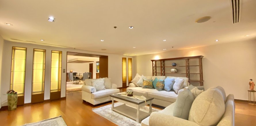 Condo in Watthana, Bangkok, Thailand, 3 bedrooms  № 160489