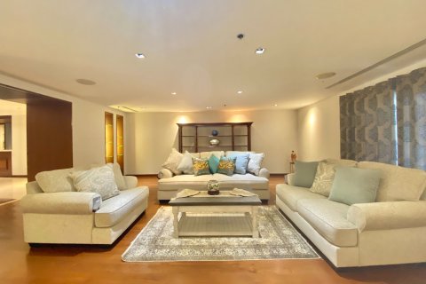 Condo in Watthana, Bangkok, Thailand, 3 bedrooms  № 160489 - photo 4