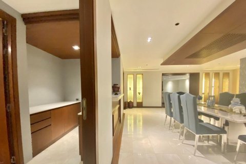 Condo in Watthana, Bangkok, Thailand, 3 bedrooms  № 160489 - photo 19