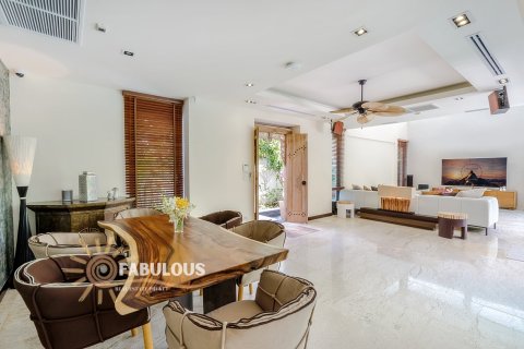Villa in Bang Tao, Thailand 3 bedrooms № 179409 - photo 11
