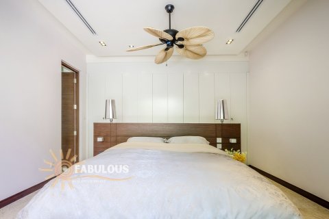 Villa in Bang Tao, Thailand 3 bedrooms № 179409 - photo 9