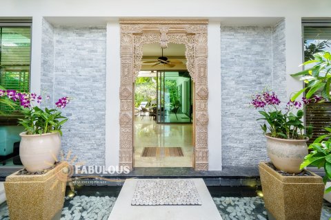 Villa in Bang Tao, Thailand 3 bedrooms № 179409 - photo 4