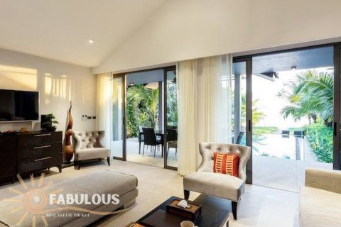 Villa in Phang Nga, Thailand 4 bedrooms № 179406 - photo 3