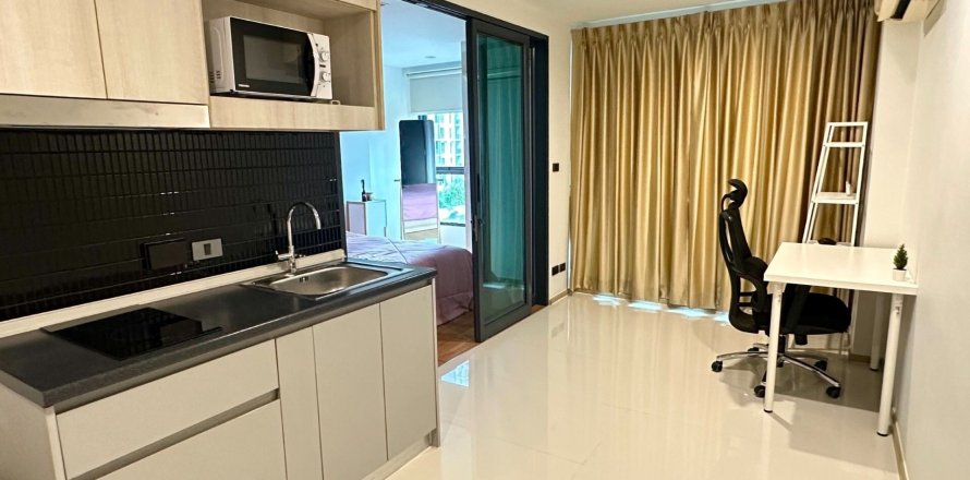 Studio dans le Condo à Phra Khanong, Bangkok, Thaïlande  № 145914