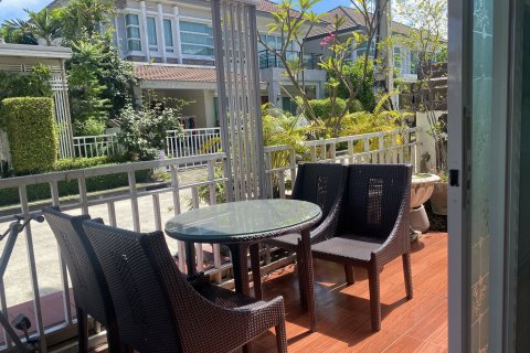 House in Khan Na Yao, Bangkok, Thailand 4 bedrooms № 142253 - photo 2