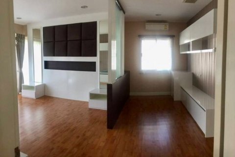 House in Khan Na Yao, Bangkok, Thailand 4 bedrooms № 142253 - photo 12