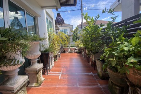 House in Khan Na Yao, Bangkok, Thailand 4 bedrooms № 142253 - photo 16