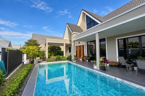 House in Pattaya, Thailand 3 bedrooms № 233893