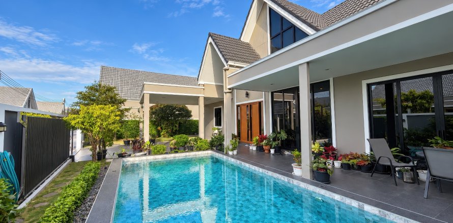 House in Pattaya, Thailand 3 bedrooms № 233893