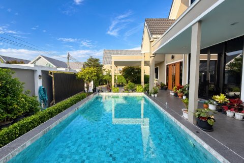 House in Pattaya, Thailand 3 bedrooms № 233893 - photo 3