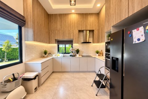 House in Pattaya, Thailand 3 bedrooms № 233893 - photo 14