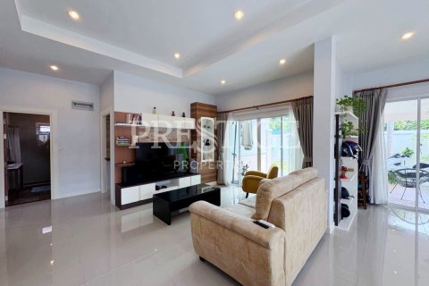 Casa de 3 dormitorios en Pattaya, Tailandia № 210212 - foto 3
