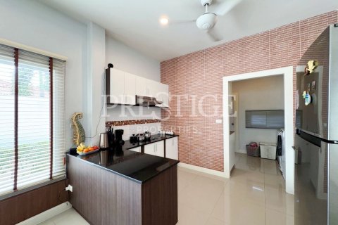 Casa de 3 dormitorios en Pattaya, Tailandia № 210212 - foto 9