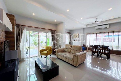 Casa de 3 dormitorios en Pattaya, Tailandia № 210212 - foto 2