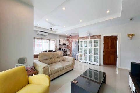 Casa de 3 dormitorios en Pattaya, Tailandia № 210212 - foto 4