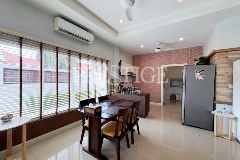 Casa de 3 dormitorios en Pattaya, Tailandia № 210212 - foto 6