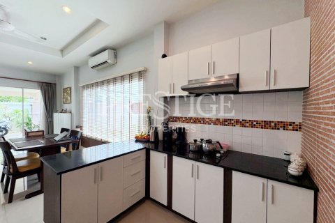 Casa de 3 dormitorios en Pattaya, Tailandia № 210212 - foto 10