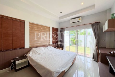 Casa de 3 dormitorios en Pattaya, Tailandia № 210212 - foto 15