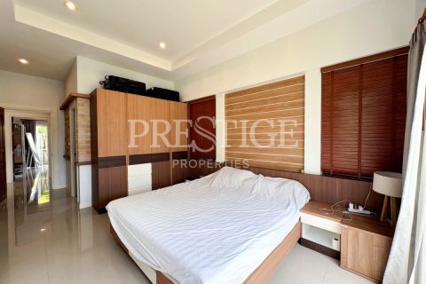 Casa de 3 dormitorios en Pattaya, Tailandia № 210212 - foto 17