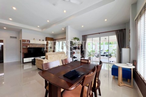 Casa de 3 dormitorios en Pattaya, Tailandia № 210212 - foto 8